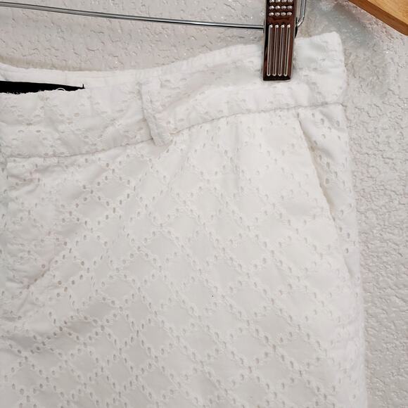 Banana Republic White Eyelet Chino Shorts Size 6 - Picture 3 of 10